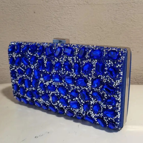 Elegant Blue Crystal Clutch - Picture 2 of 4